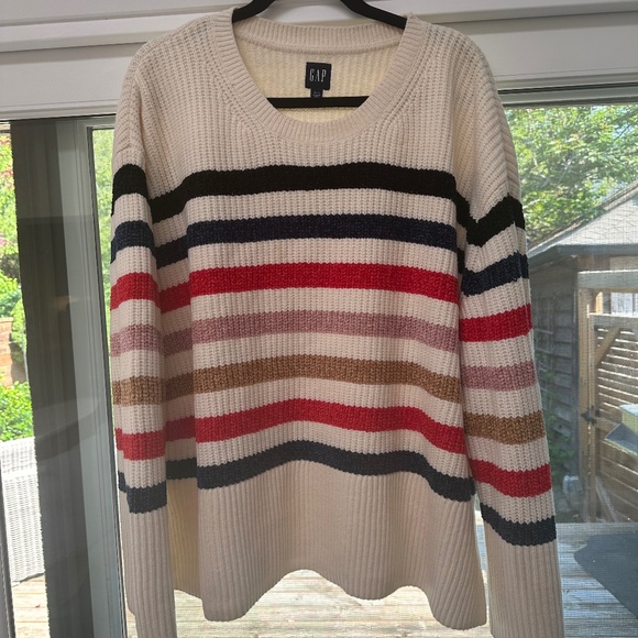 Gap Sweater + 3 Candles - Picture 1 of 4